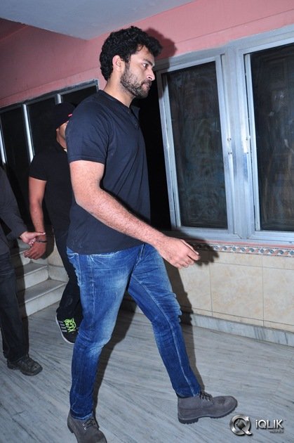 Sardaar-Gabbar-Singh-Movie-Hungama-at-Arjun-Theater